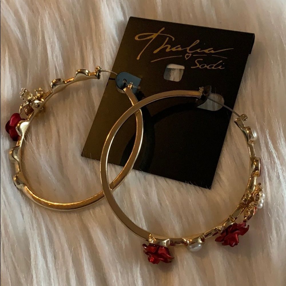 Thalia sodi hoop earrings